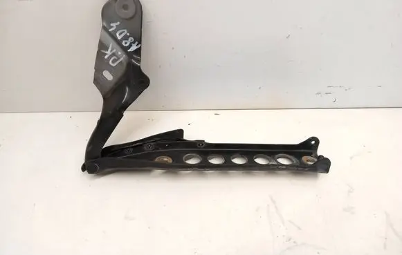 Engine bonnet/hood hinges