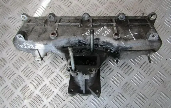 Toyota Avensis T250 Intake manifold 171110r010 17111-0r010