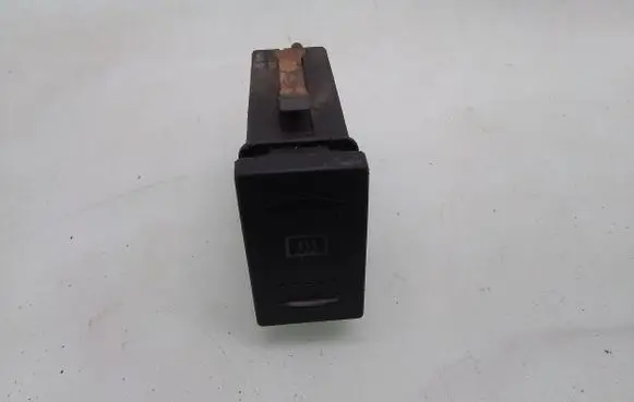 Volkswagen PASSAT B5 Windscreen/window heater switch