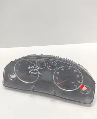 Audi A6 S6 C5 4B Speedometer (instrument cluster) 110080128