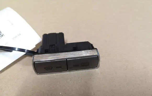 Ford Mondeo MK IV Windscreen/window heater switch 6M2T18K574AD