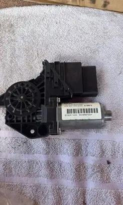 Volkswagen Touran II Rear door window regulator motor 5K0959703A