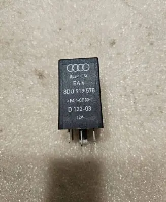 Volkswagen PASSAT B5 Other relay 8D0919578 D12203