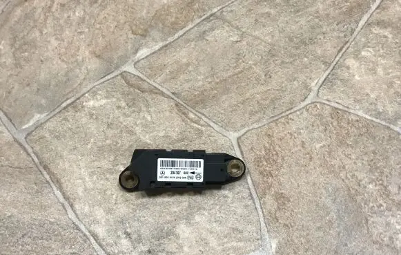 Mercedes-Benz C W203 Airbag deployment crash/impact sensor 0018209126
