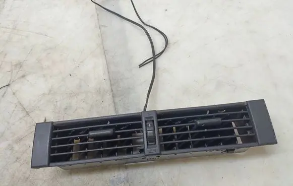 Mercedes-Benz E W124 Dash center air vent grill 1248300754 182589
