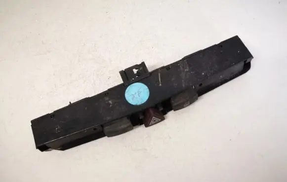 Opel Zafira B Hazard light switch 03758075xf 13100105