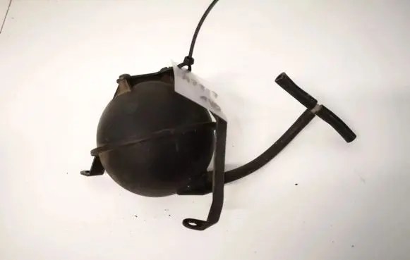 Vacuum air tank