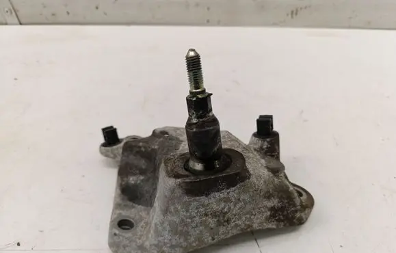 Dacia Duster II Gearbox mounting bracket 112533448R