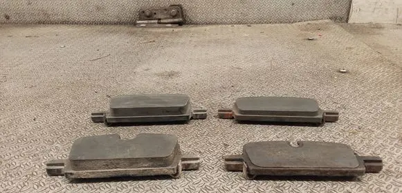 GMC Sierra 2500 Brake pads (rear)