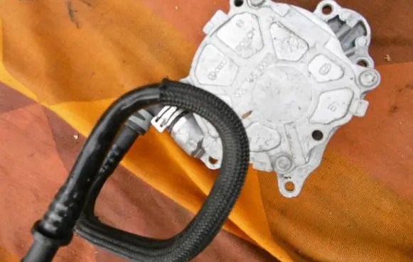 Audi A6 S6 C6 4F Vacuum pump 03L145100P