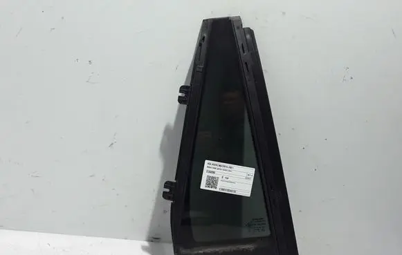 Rear vent window glass