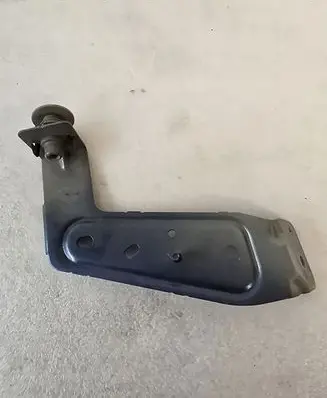 Volvo XC90 Fender mounting bracket