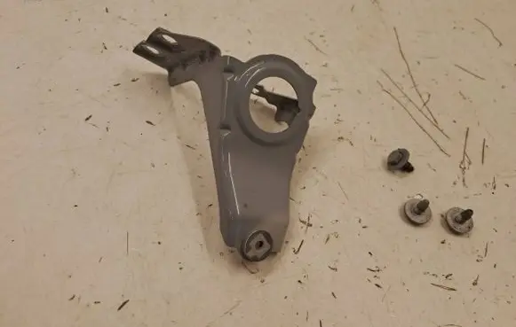 BMW X4 G02 Fender mounting bracket 7397513 186A