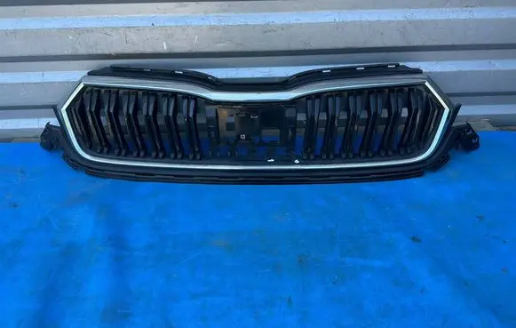 Skoda Octavia Mk4 Front bumper upper radiator grill 5E3853653C