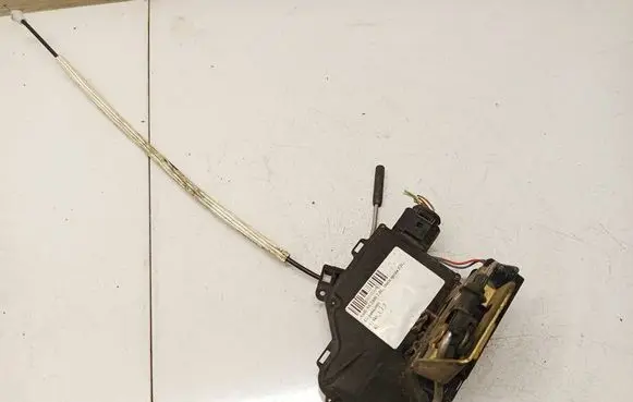 Audi A6 S6 C5 4B Front door lock 