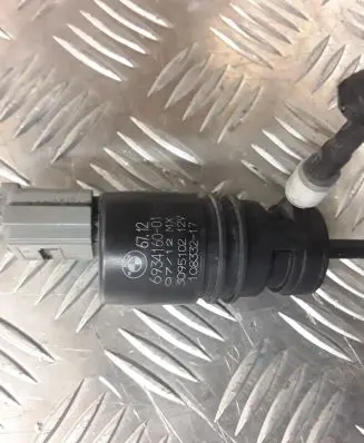 BMW X3 F25 Windscreen/windshield washer pump 693416001 3095102 10833217