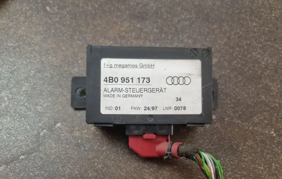 Audi A6 S6 C5 4B Alarm control unit/module 4B0951173