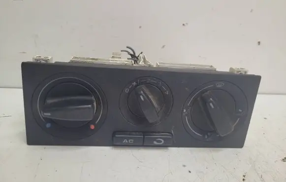 Volkswagen PASSAT B5 Climate control unit 1J0820045