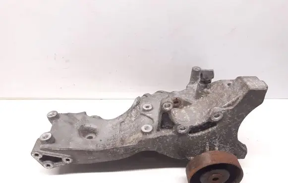 Audi A4 S4 B7 8E 8H Engine mounting bracket 06D903143D