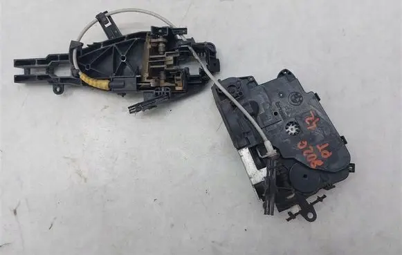 BMW 3 E90 E91 Rear door lock 7060296