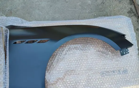 Maserati Ghibli Fender 673002042