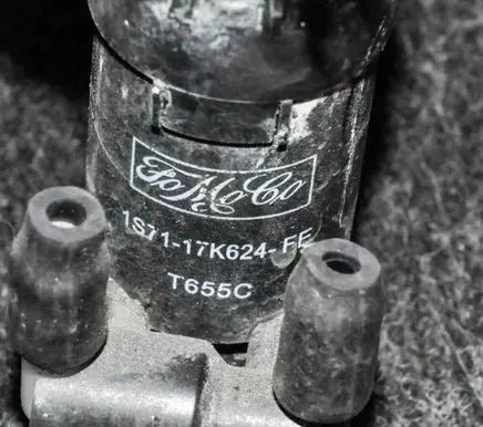 Ford Focus Windscreen/windshield washer pump 1S7117K624FE