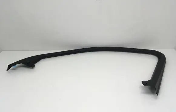 Audi Q3 8U Front door window/glass frame 83F867610