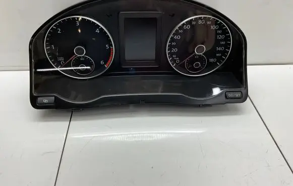 Volkswagen Scirocco Speedometer (instrument cluster) 1K8920962A