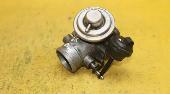 Volkswagen II LT EGR valve 074129637B