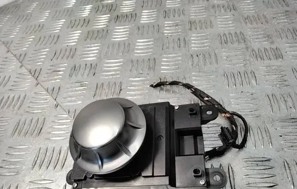 Multifunctional control switch/knob