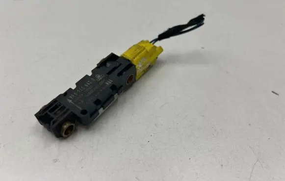 Audi A6 S6 C5 4B Airbag deployment crash/impact sensor 8E0959643B