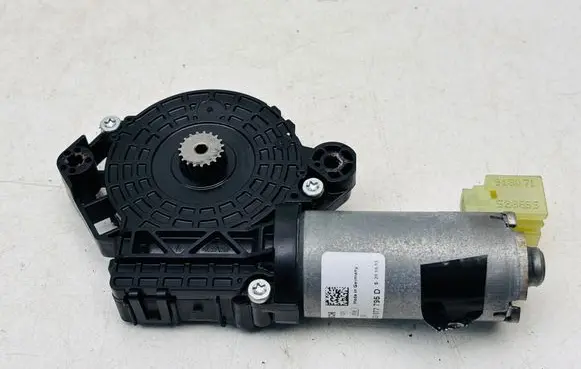 Skoda Superb B8 (3V) Sunroof motor/actuator 3G9877795D 0390200115