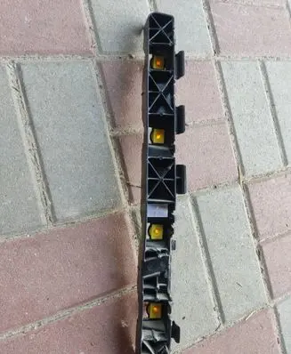 Rear bumper mounting bracket