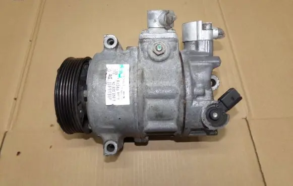 Volkswagen Golf V Air conditioning (A/C) compressor (pump) 1K0820859F