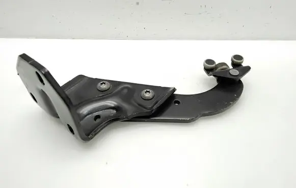 Mercedes-Benz Vito Viano W447 Sliding door lower roller guide/hinge A4477601547 105603