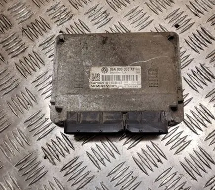 Volkswagen PASSAT B6 Engine control unit/module 06A906033AT 5WP40320