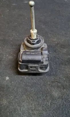 Audi A6 S6 C4 4A Headlight level adjustment motor 00728210