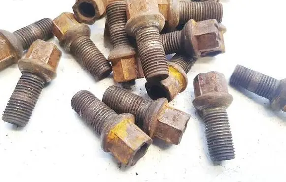 Volkswagen Polo IV 9N3 Nuts/bolts 