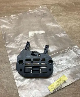 Mercedes-Benz B W246 W242 Front door exterior handle/bracket A2467230014