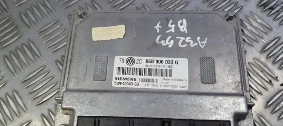 Volkswagen PASSAT B5.5 Engine control unit/module 5WP4004303 06B906033G