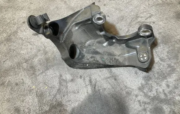 Peugeot Partner III Other engine bay part 9813294580