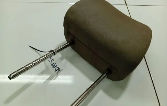 Volvo V50 Front seat headrest 