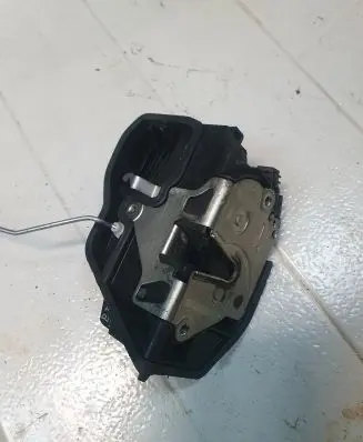 BMW X3 E83 Front door lock