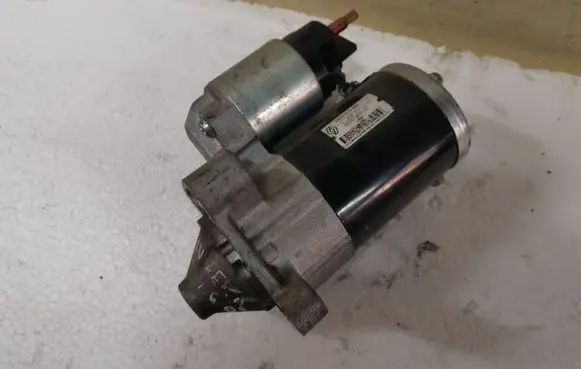 Dacia Sandero Starter motor 8200815083