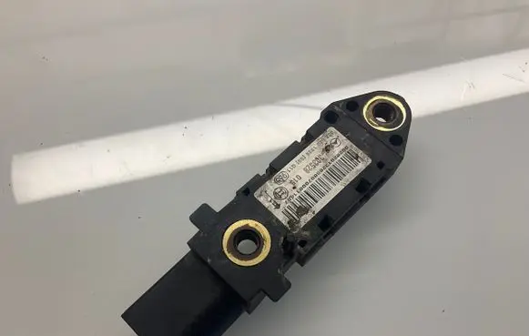 Mercedes-Benz E W211 Airbag deployment crash/impact sensor 0028201326 303528015 A0028201326