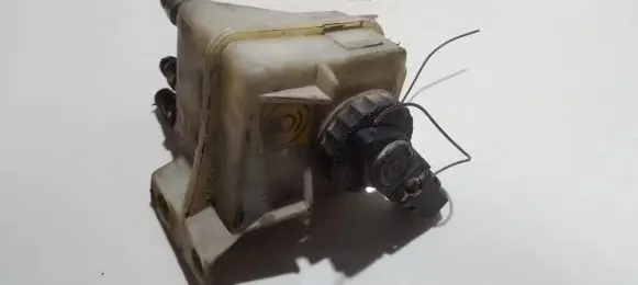 Brake fluid reservoir