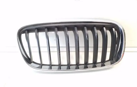 BMW 2 F45 Front bumper upper radiator grill 51137379613 7379613