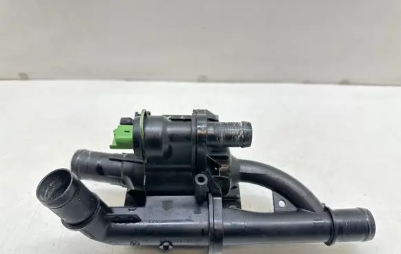 Peugeot 3008 I Thermostat/thermostat housing 9670253780