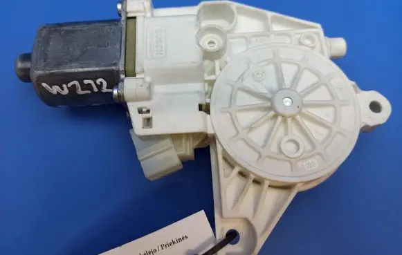 Mercedes-Benz E W212 Front door window regulator motor A2048200142 0130822503