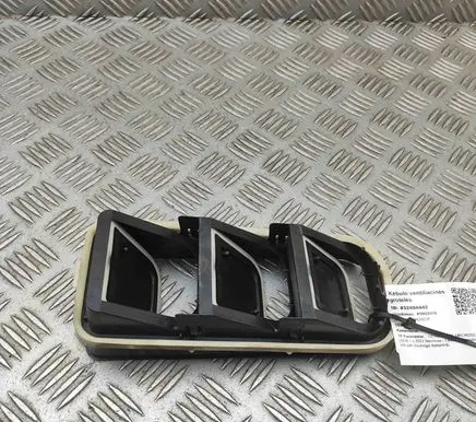 Quarter panel pressure vent